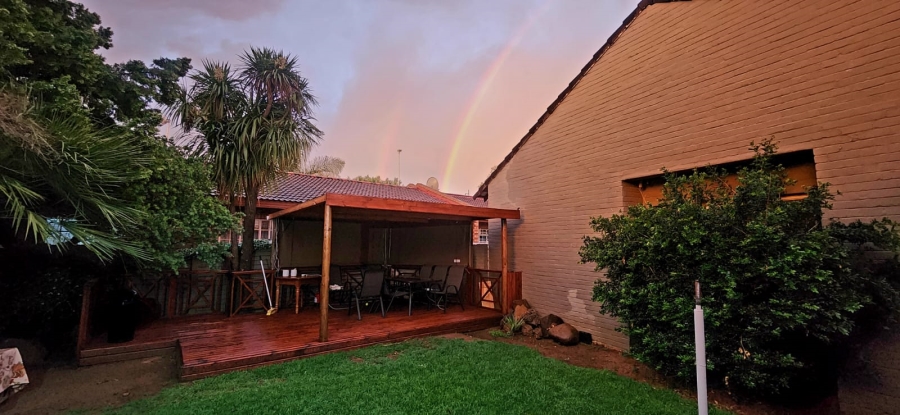 2 Bedroom Property for Sale in Langenhovenpark Free State